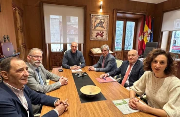 Reunión con Alcalde de León y Representantes Organizaciones promotoras AESP para León